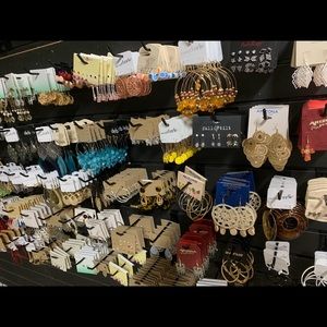 NWT lot of 50 Fashion jewelry Wholesale